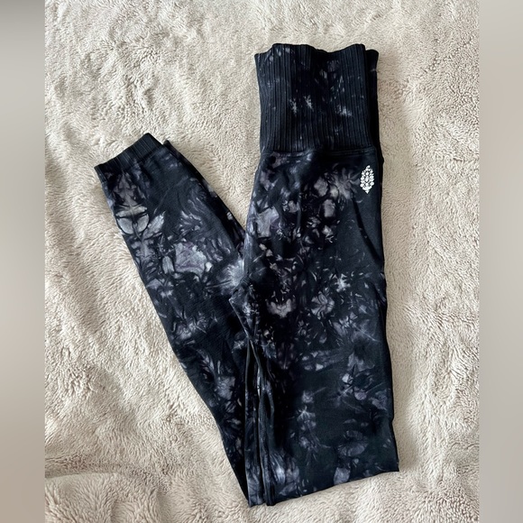 Free People FP Movement Om Shanti Tie Dye Leggings •EUC - Picture 7 of 13